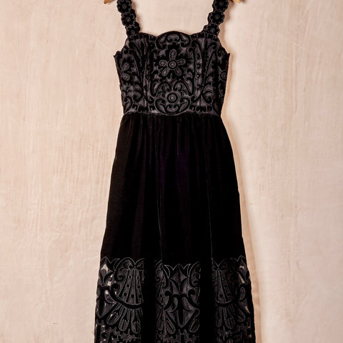 Dana Embroidery Velvet Sleeveless Dress