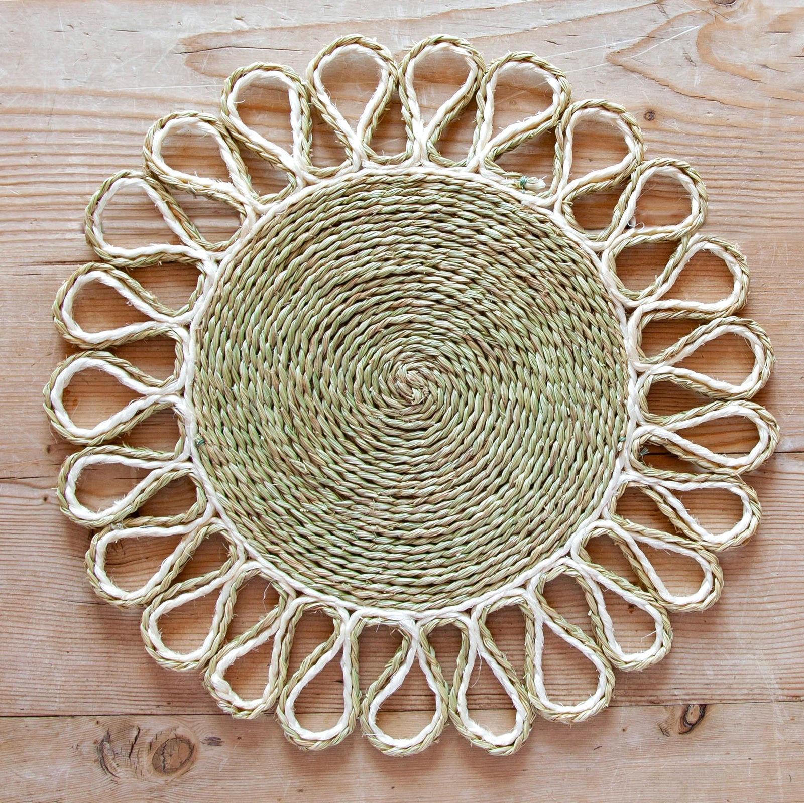 Looped sisal natural and white placemat 