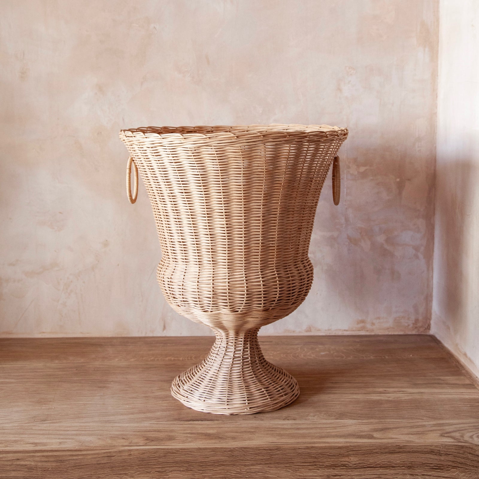 Rattan pedestal deals
